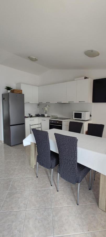 Apartman Mila Marina Exteriér fotografie